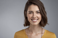 mujer sonriendo